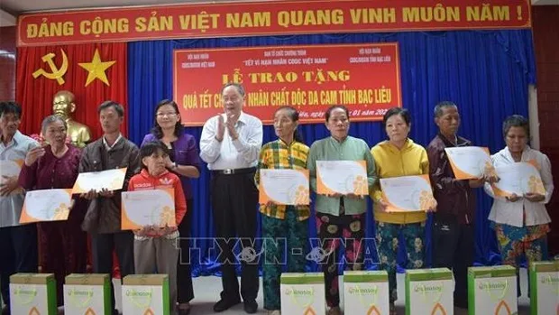 Tet gifts presented to AO/Dioxin victims in Bac Lieu