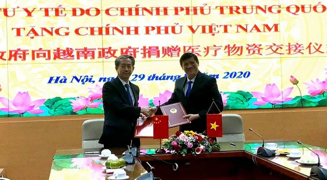 China donates medical supplies to help Vietnam in COVID-19 fight