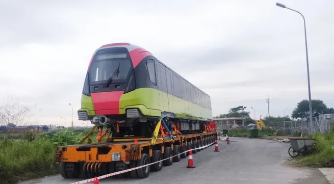 First train for Nhon-Hanoi Station line arrives in Hanoi