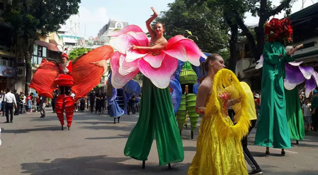 Hoan Kiem Lake to host displays of local, foreign cultures