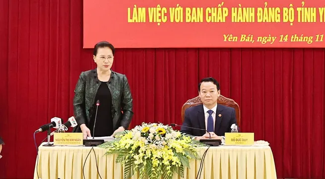 National Assembly Chairwoman Nguyen Thi Kim Ngan works with Yen Bai