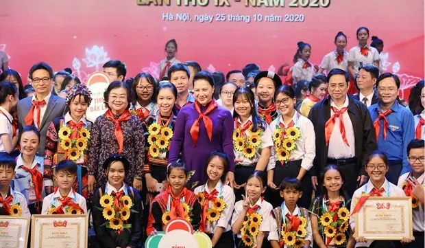 Outstanding children honoured at Hanoi ceremony