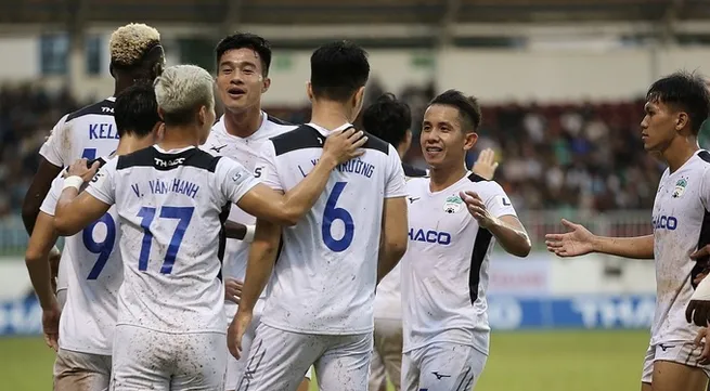 HAGL crush HCMC 5-2 as V.League 1’s first phase wraps up
