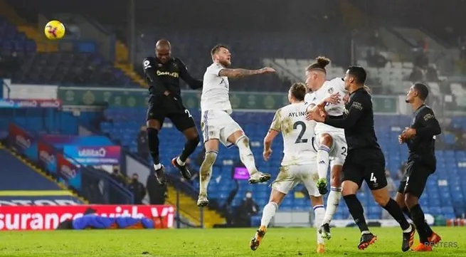 Set-piece goals fire West Ham to 2-1 comeback win over Leeds