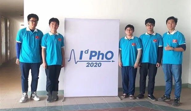 Vietnamese students bag five medals at int’l distributed physics Olympiad