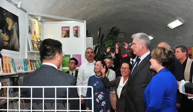 Cuban President visits Vietnam’s pavilion at Havana book fair