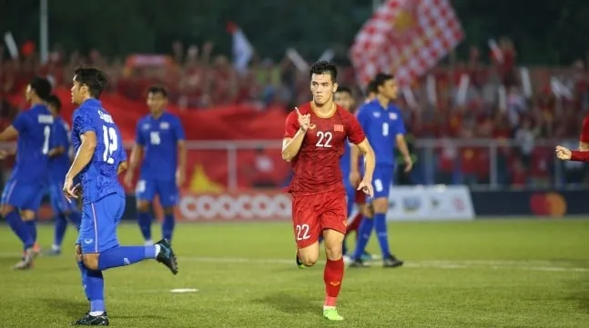 FIFA praises Vietnamese striker Linh