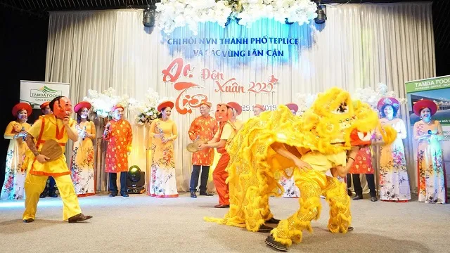 Vietnamese communities in Czech Republic, Angola celebrate New Year