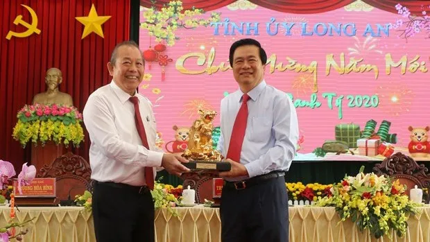 Deputy PM Truong Hoa Binh pays Tet visit to Long An province