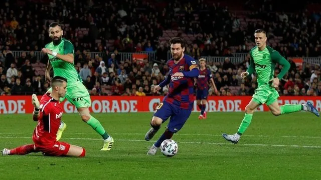 Messi on song as Barca ease into Copa quarters