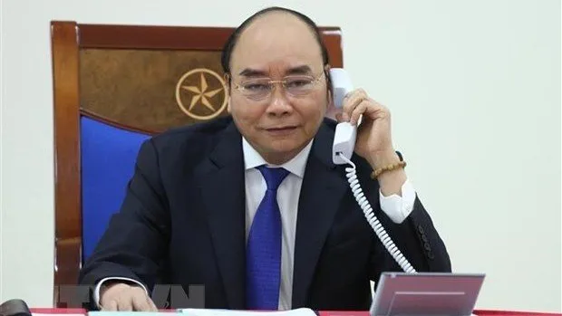 PM Nguyen Xuan Phuc talks on phone with Australian counterpart