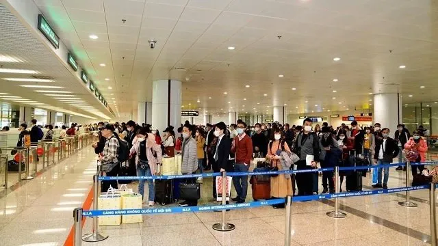 14-day quarantine mandatory for everyone entering Vietnam from March 21