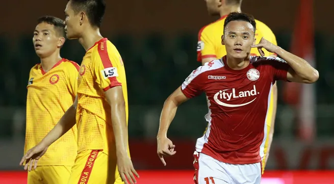 Superb substitute Xuan Nam takes HCM City two points clear at top of V.League