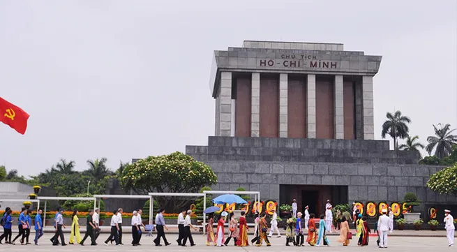 President Ho Chi Minh Mausoleum reopens after end of social distancing