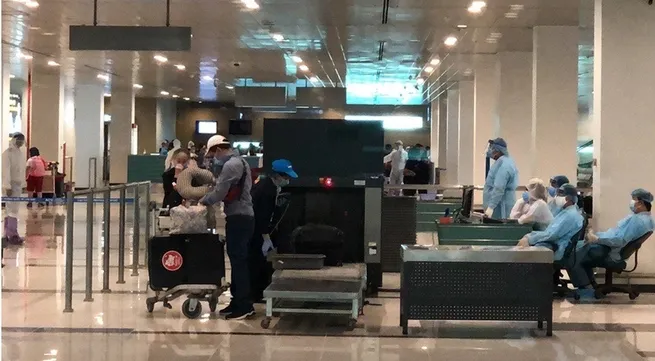 215 Vietnamese stranded in Singapore brought home