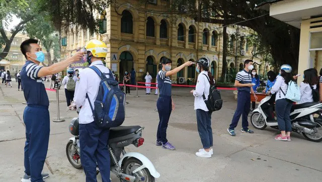 Students back to school from May 4