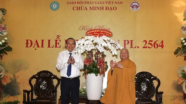 Deputy PM Binh extends greetings to Buddhist followers