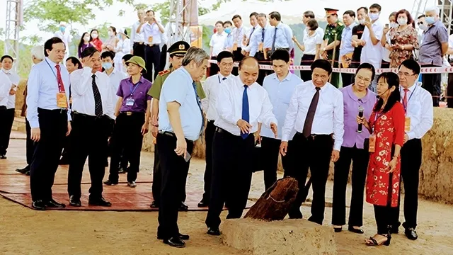 PM Phuc attends launching ceremony to preserve historical relic