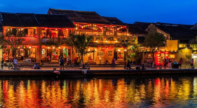 Hoi An reopens pedestrian streets and craft villages