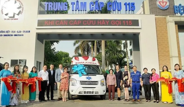 US firms present medical supplies to HCM City