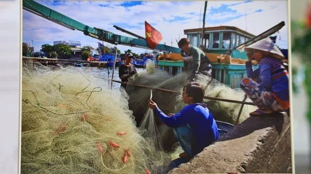 A photo exhibition themed ‘Travelling Vietnam through photos’ opened in Moscow on July 21, introduci