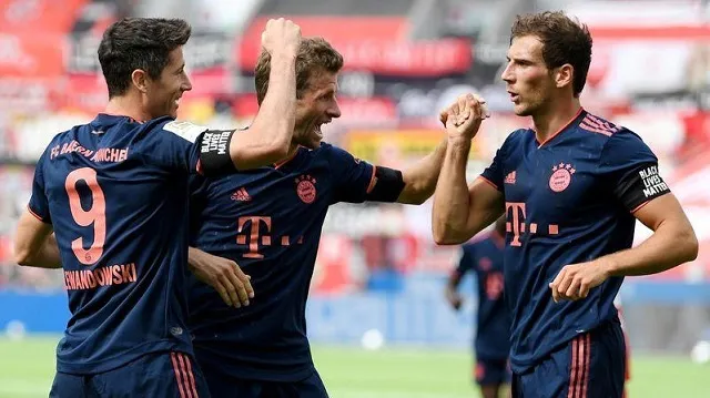 Bayern crush Leverkusen to stay firmly on title course