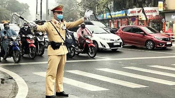 Traffic safety must be ensured in face of COVID-19: PM Phuc