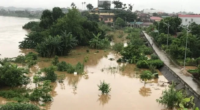 Heavy rain warning as typhoon Higos makes landfall in China