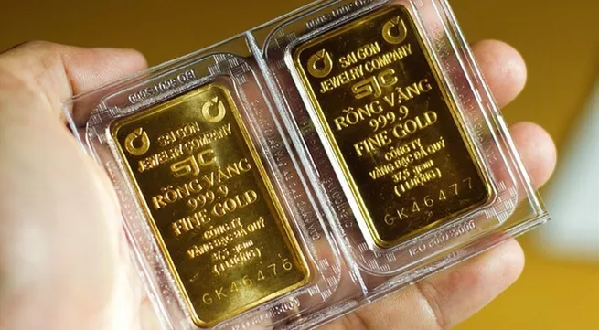 Domestic gold opens new week down by more than half a million