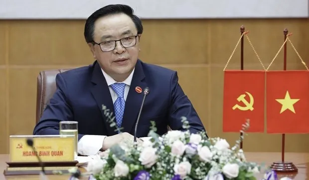 Vietnamese, Chinese Party officials hold phone talks