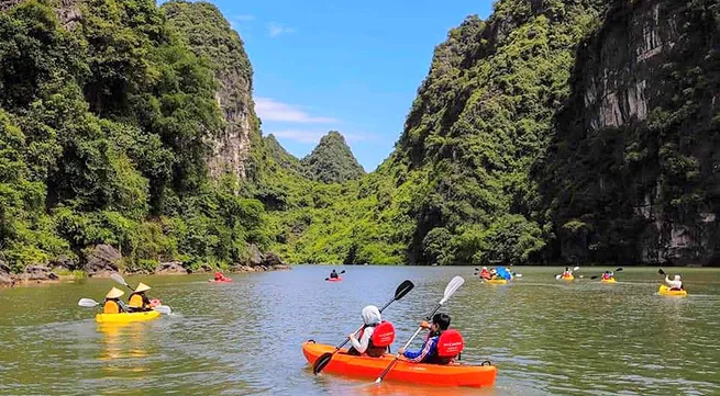 Kayaking service rolls out new way to discover Trang An complex