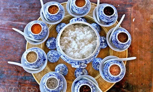 Rice with salt: A delicacy of Hue imperial city