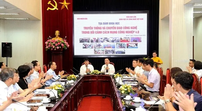 Symposium discusses communications and technology transfer in Industry 4.0