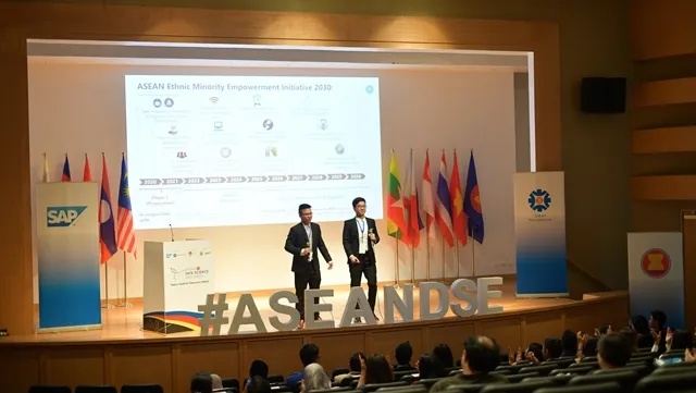 VN team wins ASEAN Data Science Explorers 2019