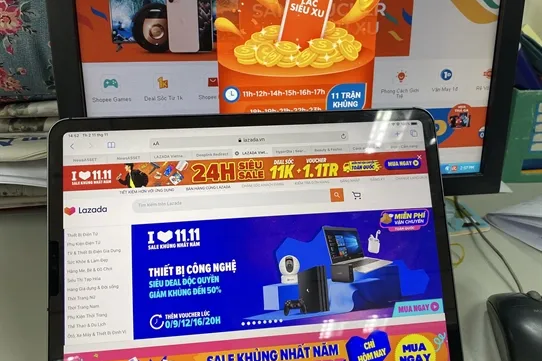 Year-end promotions heat up e-commerce market
