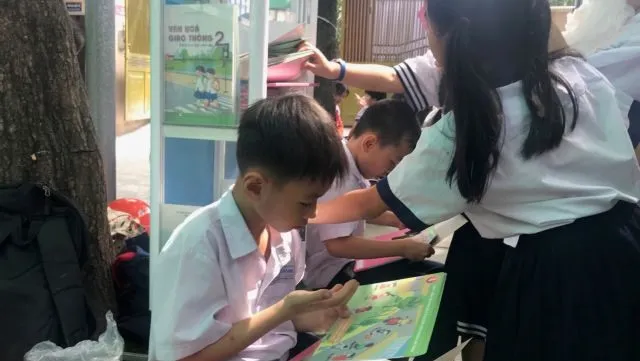 HCM City schools take libraries outdoors to encourage students to read