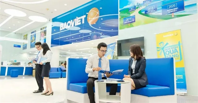 VN stocks slide, Bảo Việt shares soar on buy-in offer