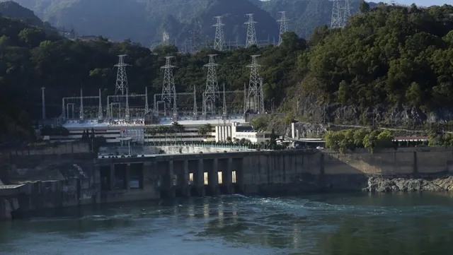 Hòa Bình dam sounds drought warnings as water level hits record low