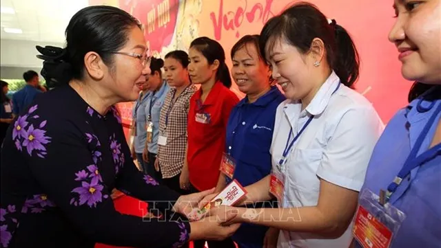 HCM City, provinces provide gifts for residents on Tết