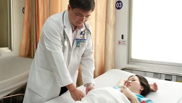 Doctors, nurses welcome Tết in hospital