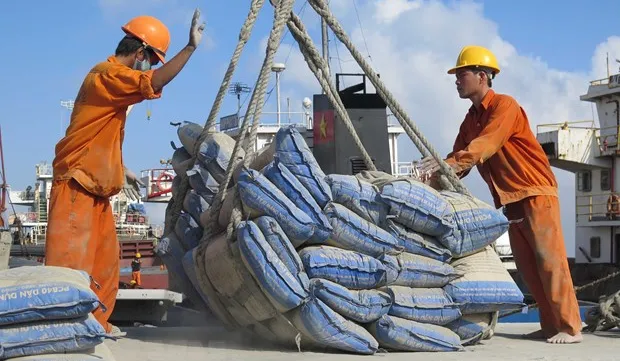 Việt Nam gains record in cement exports