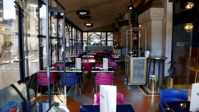 Vietnamese people in EU countries stay calm despite COVID-19 cases increasing