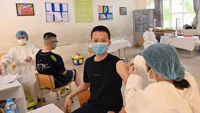 Over 51% of Hanoi adults vaccinated against COVID-19