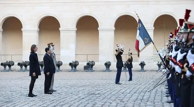 Welcome ceremony for PM Pham Minh Chinh in Paris