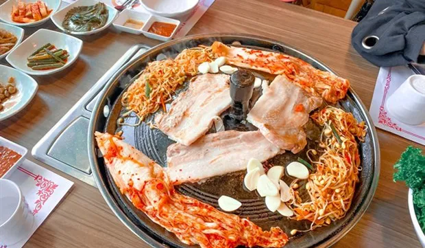 2,000 people given opportunity to enjoy K-food for free in Hanoi