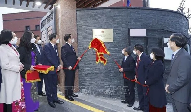 NA Chairman visits Vietnamese Embassy in RoK