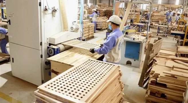 Wood enterprises speed up production to meet year-end orders