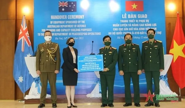 Australia donates peacekeeper training equipment to Vietnam