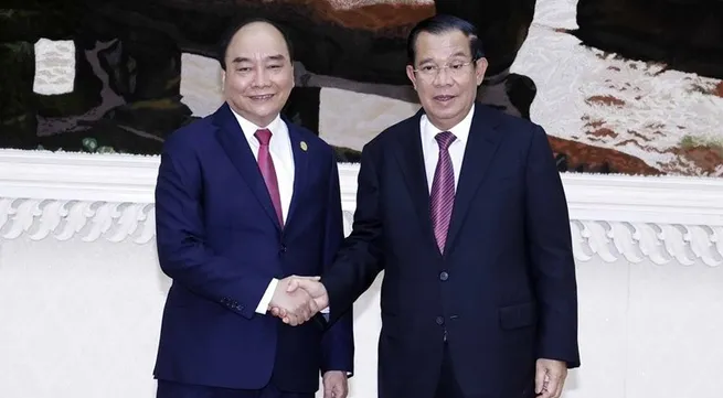 President Nguyen Xuan Phuc meets Cambodian Government leaders