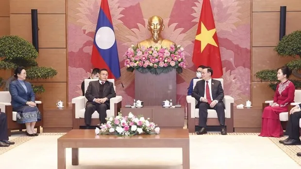 Top Vietnamese, Lao legislators hold talks